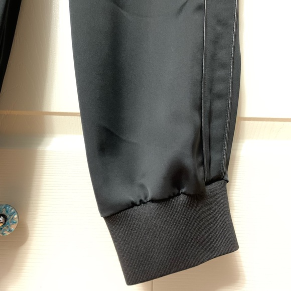 New Evereve x David Lerner Jazmine Black "Satin" Slim Jogger - Picture 2 of 8